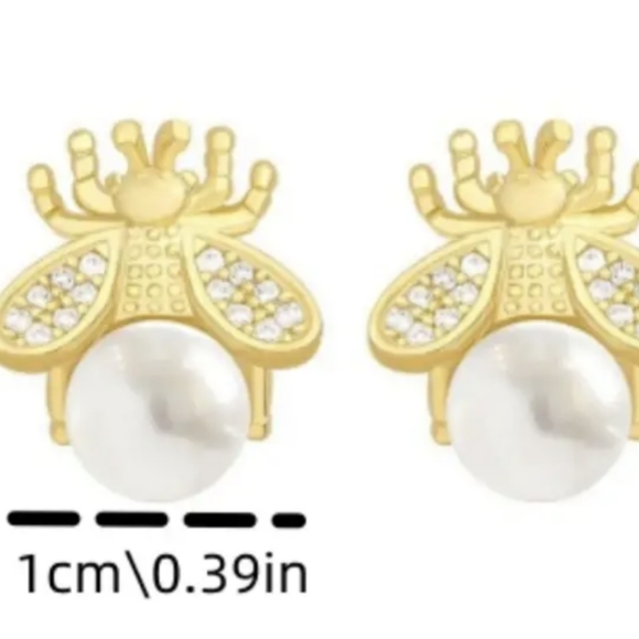 Bumble Bee stud earrings - Picture 3 of 3